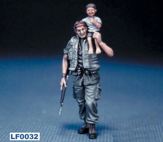 Legend Productions 1/35 US Soldier with Vietnamese Kid on his Shoulder