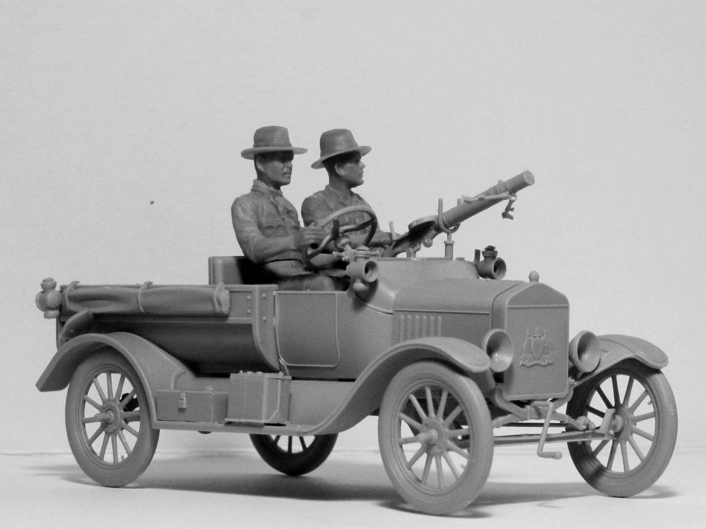 ICM 1/35 ANZAC Drivers 1917 -1918 (2 figures only No Vehicle)